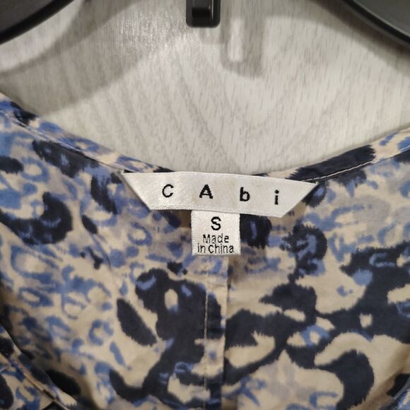 CAbi 100% Silk Blue Animal Print Ruffle Blouse Tank Small - Picture 3 of 7